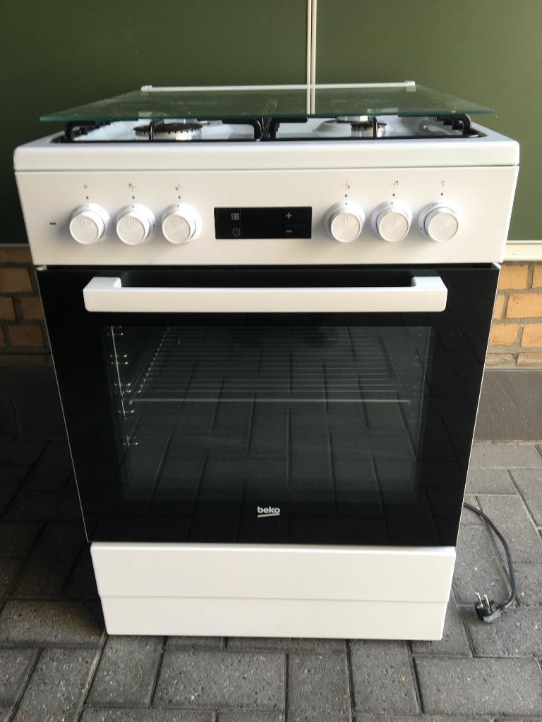 Cuisinière à gaz BEKO avec four, Electroménager, Gaz, Classe énergétique A ou plus économe, 85 à 90 cm, 4 zones de cuisson
