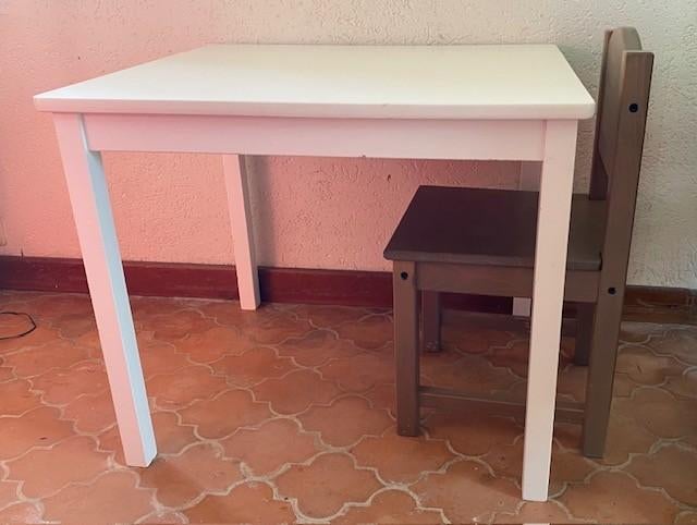 IKEA kindertafel met stoeltje, Kinderen en Baby's, Kinderkamer | Tafels en Stoelen, Ophalen, Zo goed als nieuw, Tafel(s) en Stoel(en)