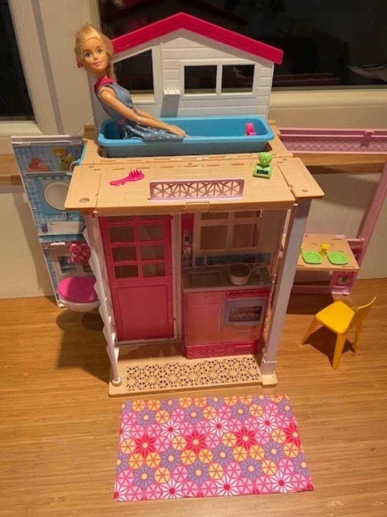 Barbie Maison 2 étages avec accessoires, Enlèvement ou Envoi, Utilisé, Accessoires