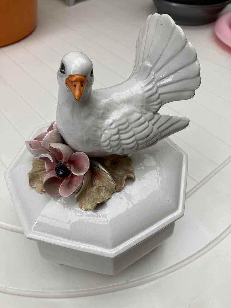 Wit potje met deksel met duif erop H18cm/Diameter 13cm, Enlèvement ou Envoi, Comme neuf