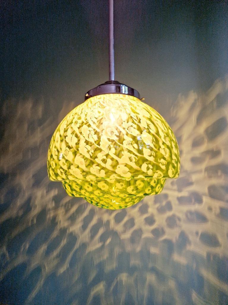 Grande suspension en verre moucheté vert, Mid-century, Antiquités & Art, Antiquités | Éclairage, Enlèvement ou Envoi