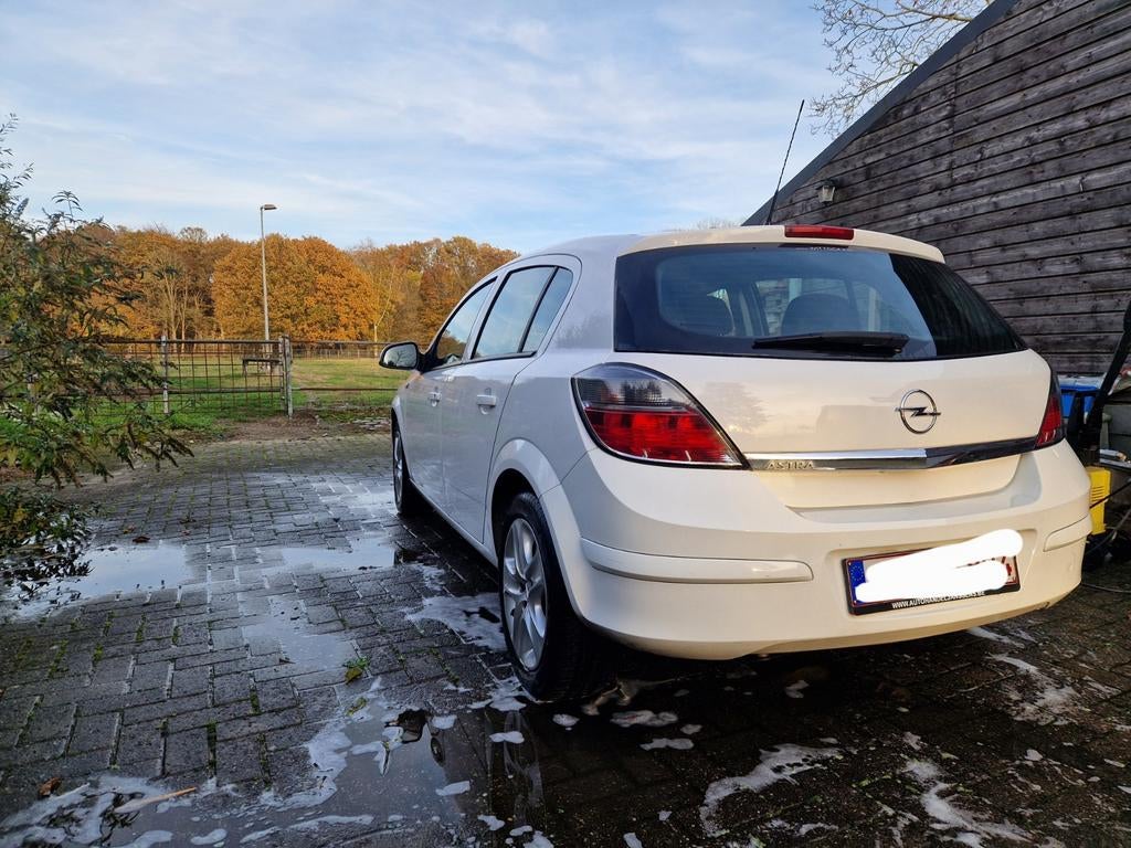 Opel Astra h 2012 wit // GEEN OPKOPERS, Voorwielaandrijving, 1600 cc, Particulier, Wit