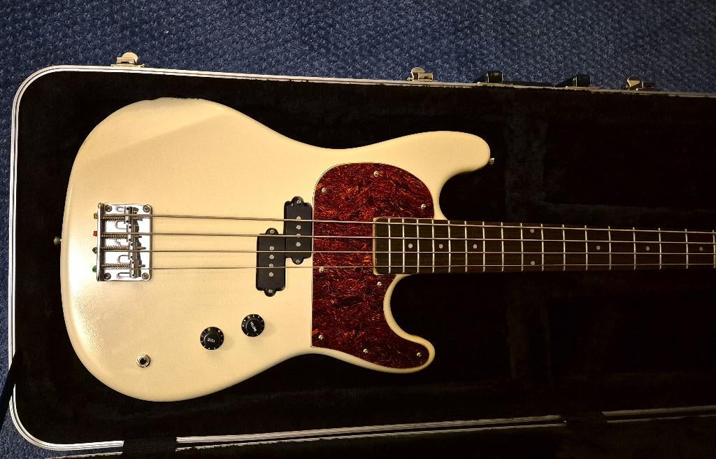 Basgitaar, Ophalen, Zo goed als nieuw