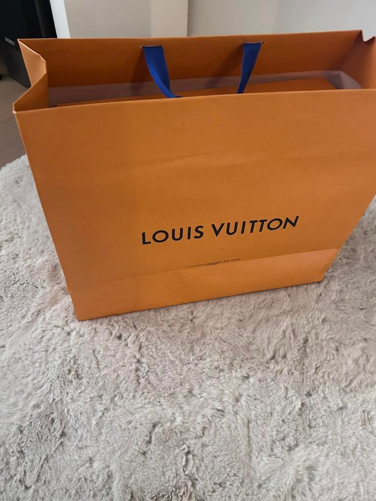 Sac à main de créateur Louis Vuitton, Bijoux, Sacs & Beauté, Beauté | Parfums, Enlèvement, Comme neuf