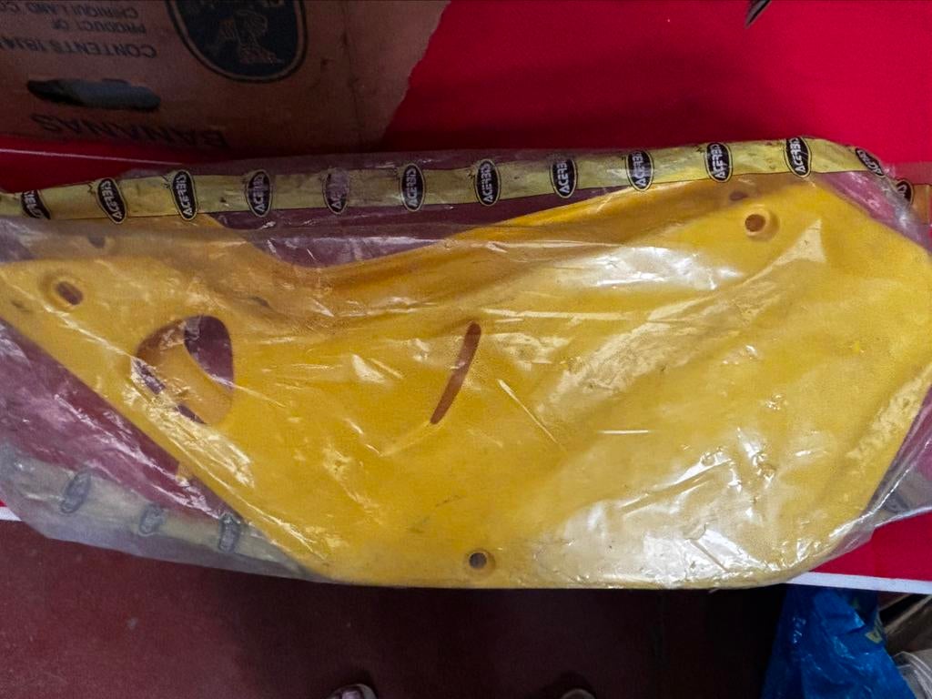 Caches latéraux (2) Honda CR250 1997- neuf, Motos, Pièces | Honda, Enlèvement ou Envoi, Neuf