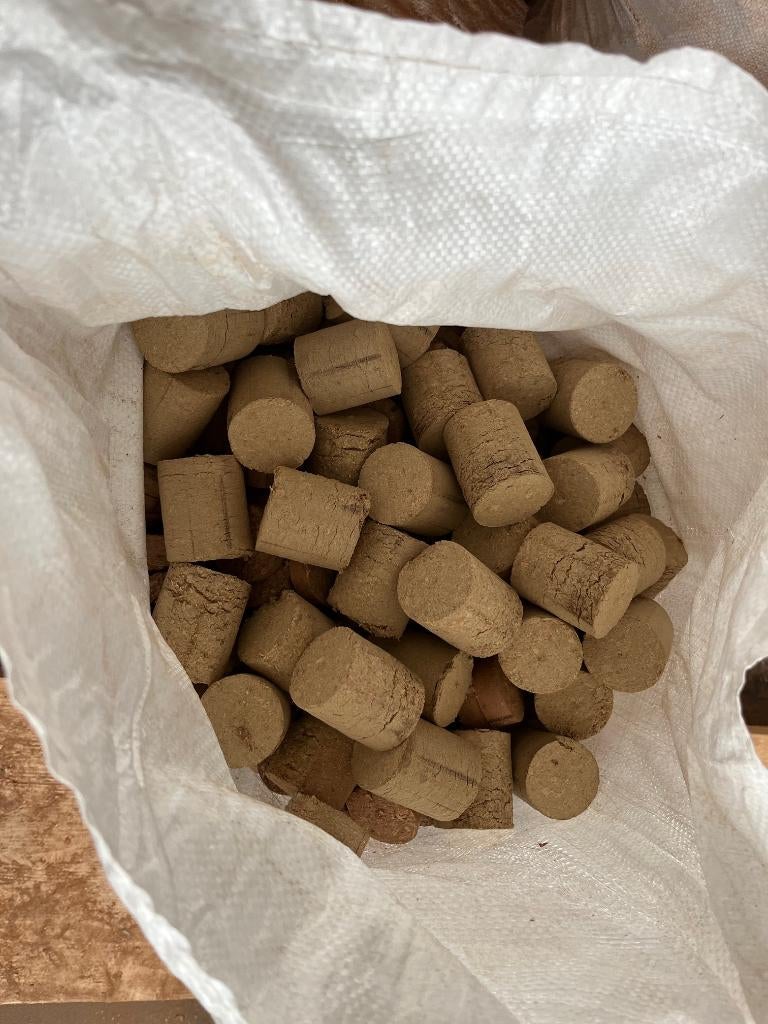 brandhout briketten, Jardin & Terrasse, Bois de chauffage, Bûches, Moins de 3 m³, Enlèvement ou Envoi