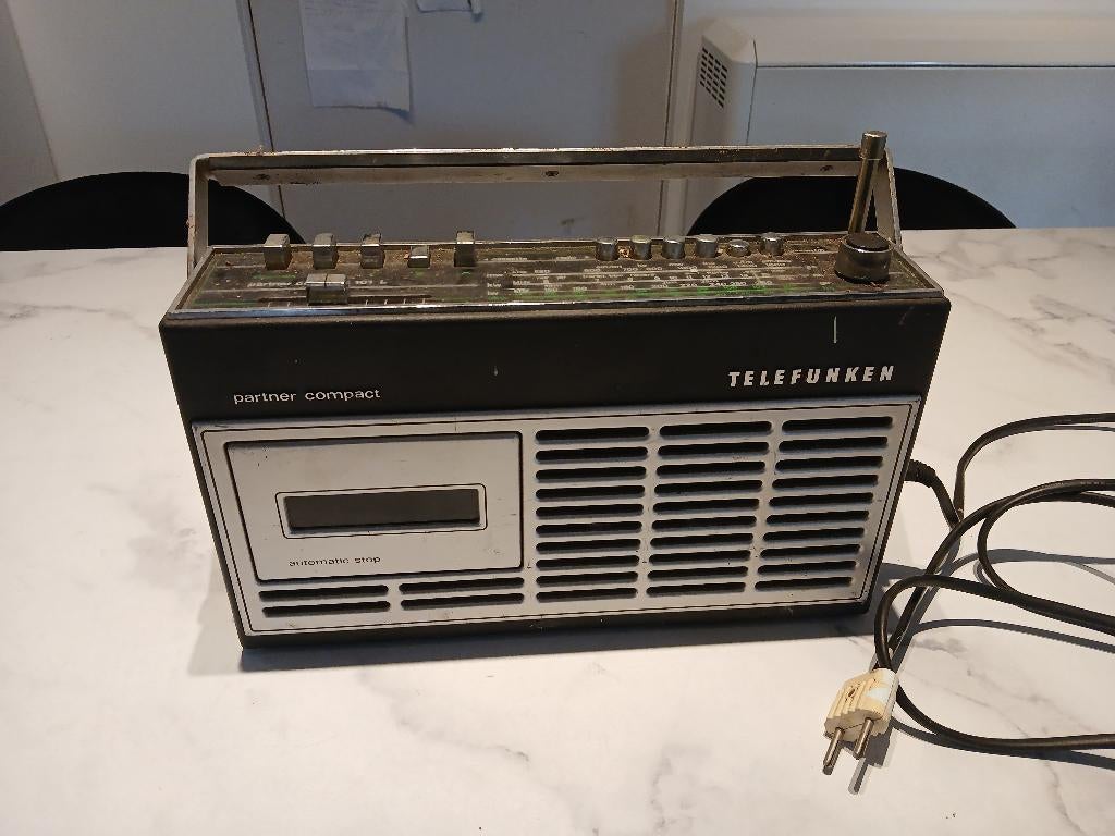 vintage radio met cassette, Audio, Tv en Foto, Radio's, Ophalen, Gebruikt, Radio