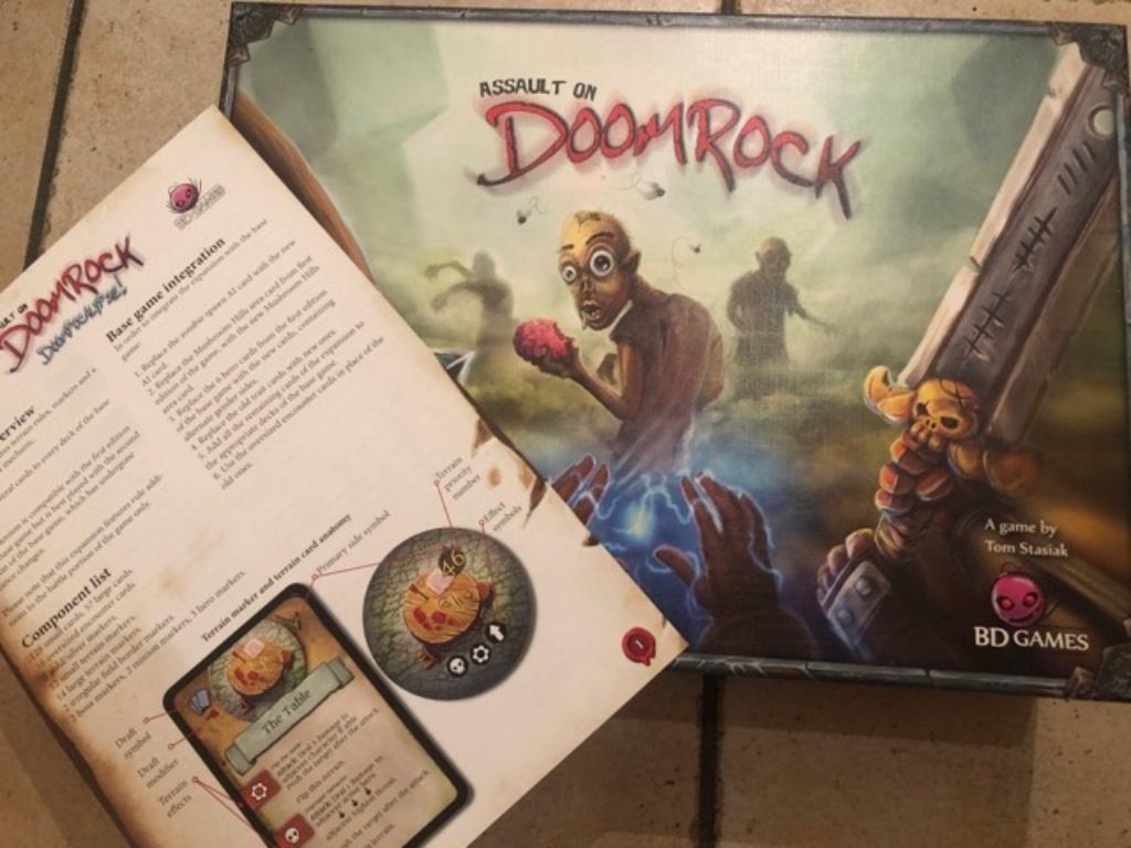 ASSAULT ON DOOMROCK + DOOMOCALYPSE uitbreiding - als nieuw, Ophalen of Verzenden