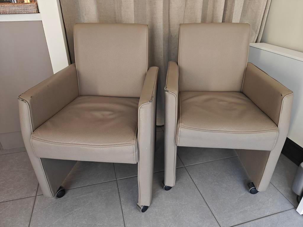 2 x taupe zetel stoel op wieltjes, Enlèvement, Utilisé, Cuir, Deux