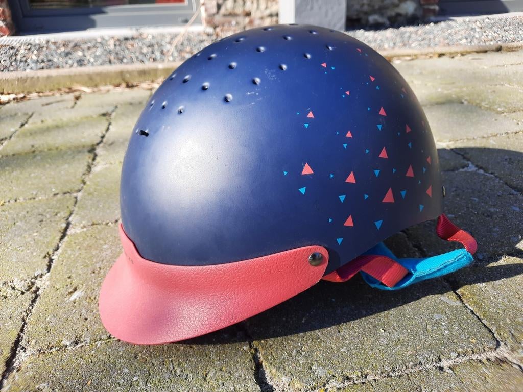 Bombe équitation enfant, Enlèvement