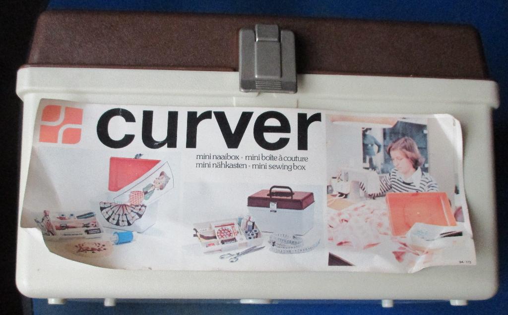 Naaibox Curver ,vintage ,jaren 70, met naaigerief, Enlèvement ou Envoi, Neuf, Autres types