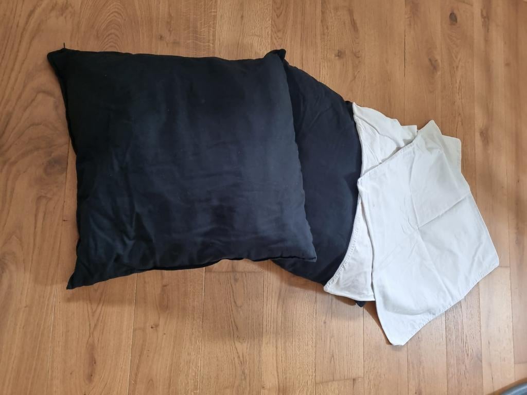 2 coussins Ikea noirs 65x65, Maison & Meubles, Enlèvement ou Envoi, Comme neuf, Beige