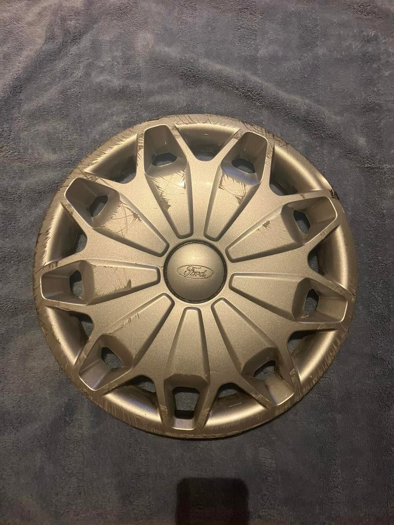 Enjoliveur Ford, Enlèvement, Utilisé