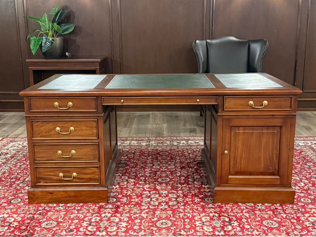 Klassiek Engels bureau #635, Huis en Inrichting, Bureaus, Ophalen of Verzenden, Zo goed als nieuw