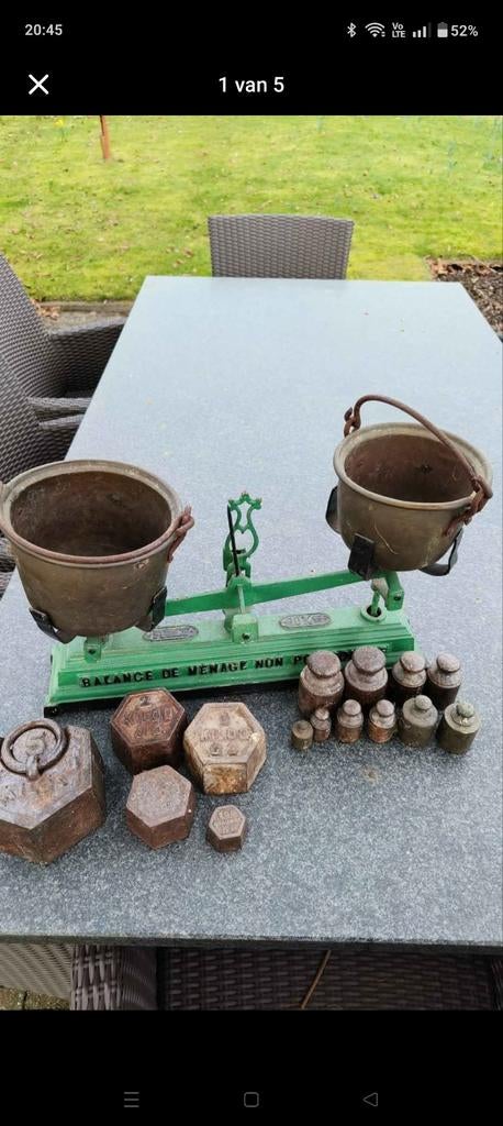 Oude weegschaal met gewichten, Enlèvement