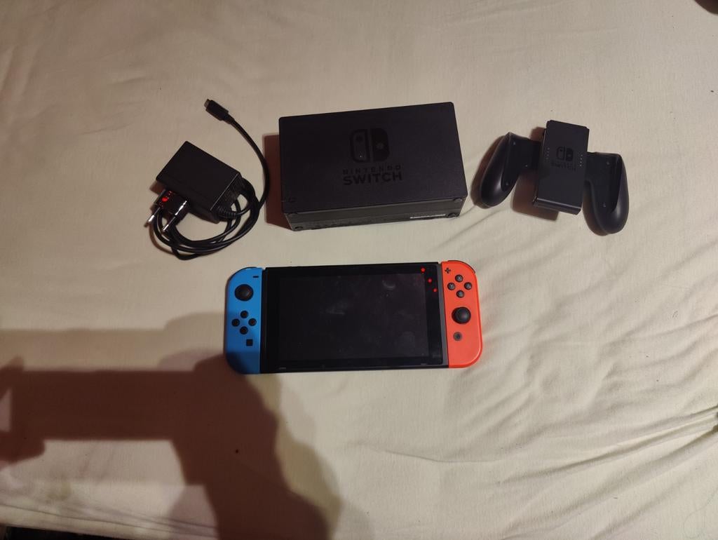 Nintendo switch, Games en Spelcomputers, Spelcomputers | Nintendo Switch, Ophalen, Zo goed als nieuw, Met 2 controllers, Switch Original