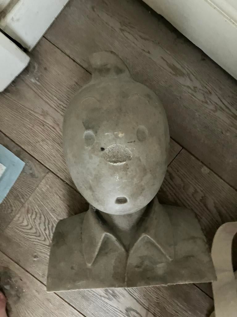 Buste de Tintin en béton lisse, Enlèvement, Utilisé