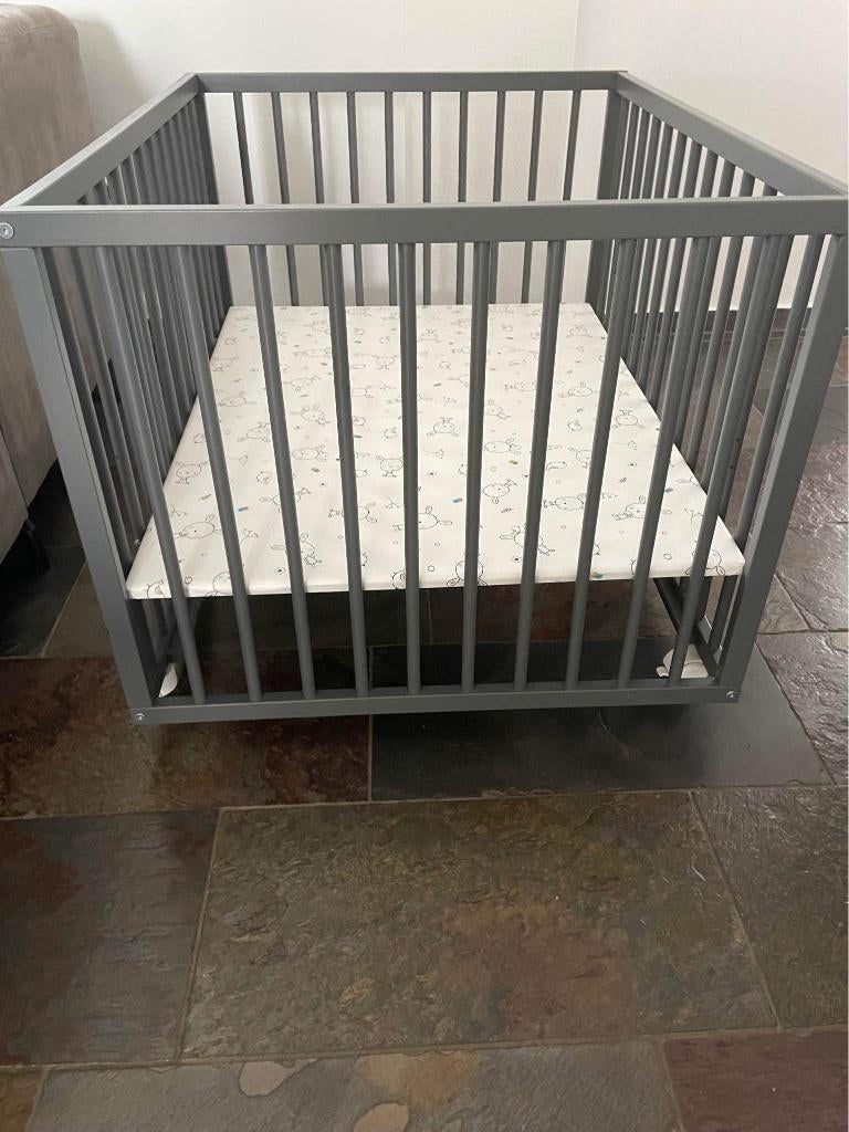 Parc pour bébés - gris, Enlèvement, Utilisé, Rectangulaire, Roulettes