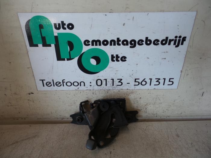 Mécanique de verrouillage capot d'un Volkswagen Polo (Polo, Volkswagen, -, 3 mois de garantie, Utilisé