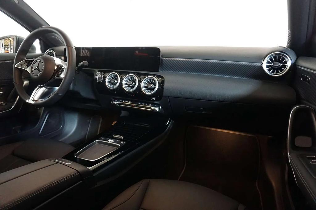 Mercedes-Benz A-CLASS 250 PROGRESSIVE LINE ADVANCED Plus, Auto's, Automaat, Gebruikt, 4 cilinders, Bedrijf