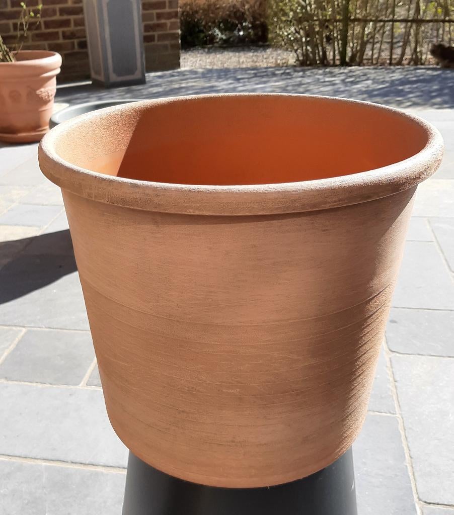 Te koop: Handige kunststof bloemepot van "Sunware", Kunststof, Gebruikt, Rond, Minder dan 40 cm