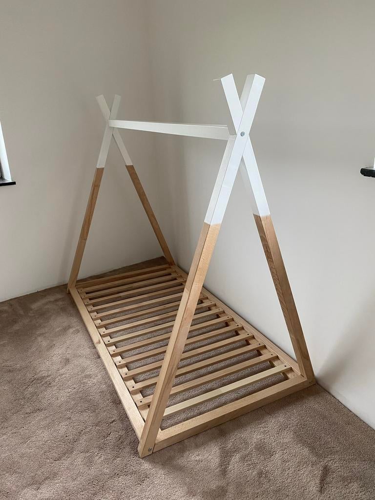 Lit + penderie tipi Childhome avec sommier et matelas, Ophalen, Zo goed als nieuw, Matras