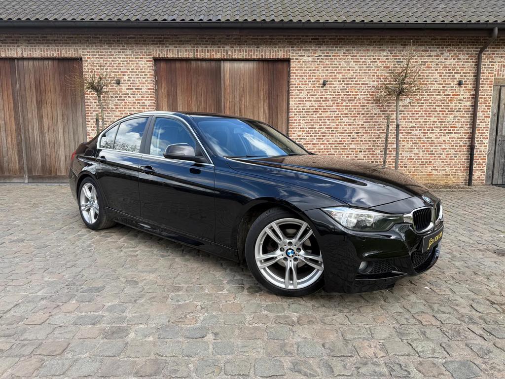 BMW F30 320i  M-pakket 145000 km, Auto's, BMW, 1998 cc, 4 cilinders, Zwart, USB