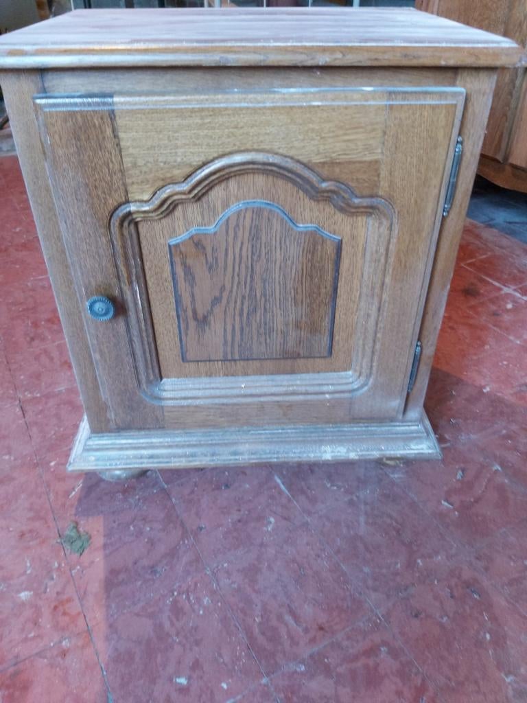 Gratis nachtkastje en barkast, Huis en Inrichting, Slaapkamer | Nachtkastjes, Ophalen