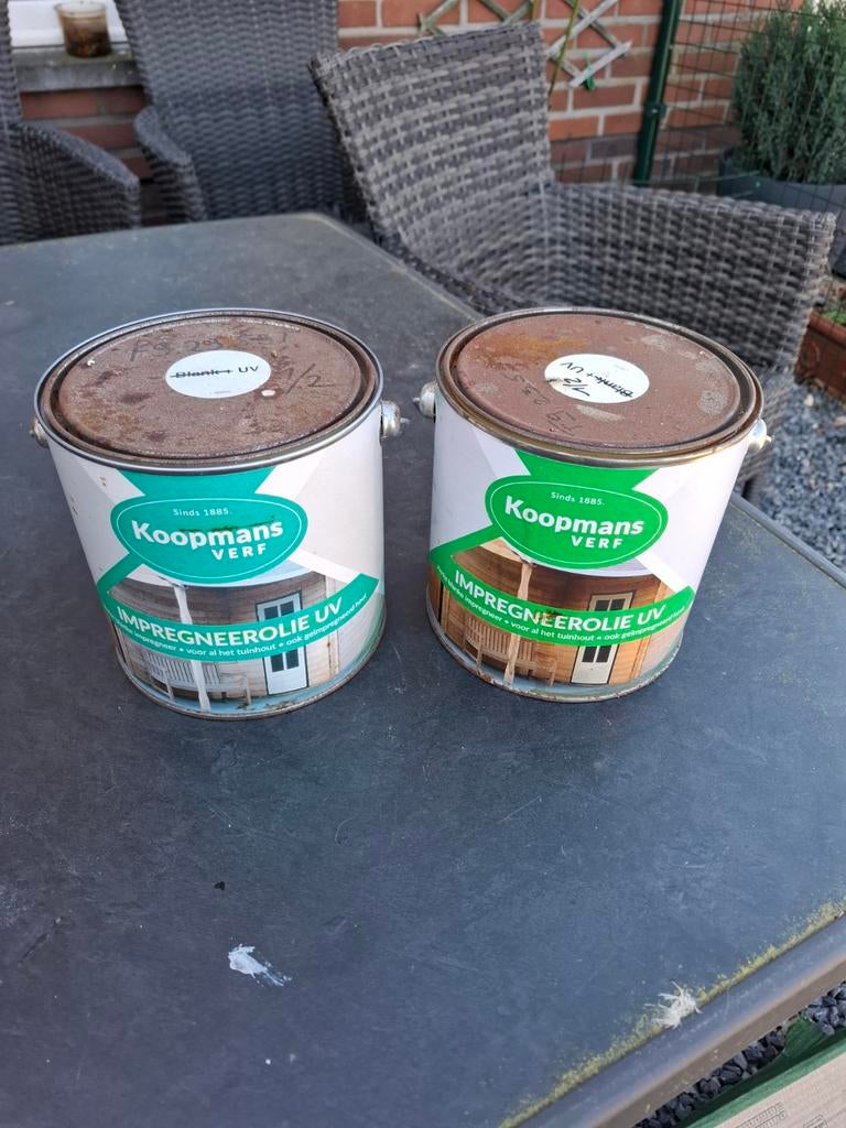 Te koop 2 emmers verf, Ophalen, Beige, Beits, Zo goed als nieuw