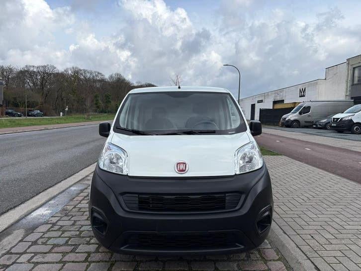 Fiat Fiorino | 12 Maanden Garantie | 30 Dkm | Benzine | 2017, Auto's, Bestelwagens en Lichte vracht, Testrit aan huis, Stof, Wit