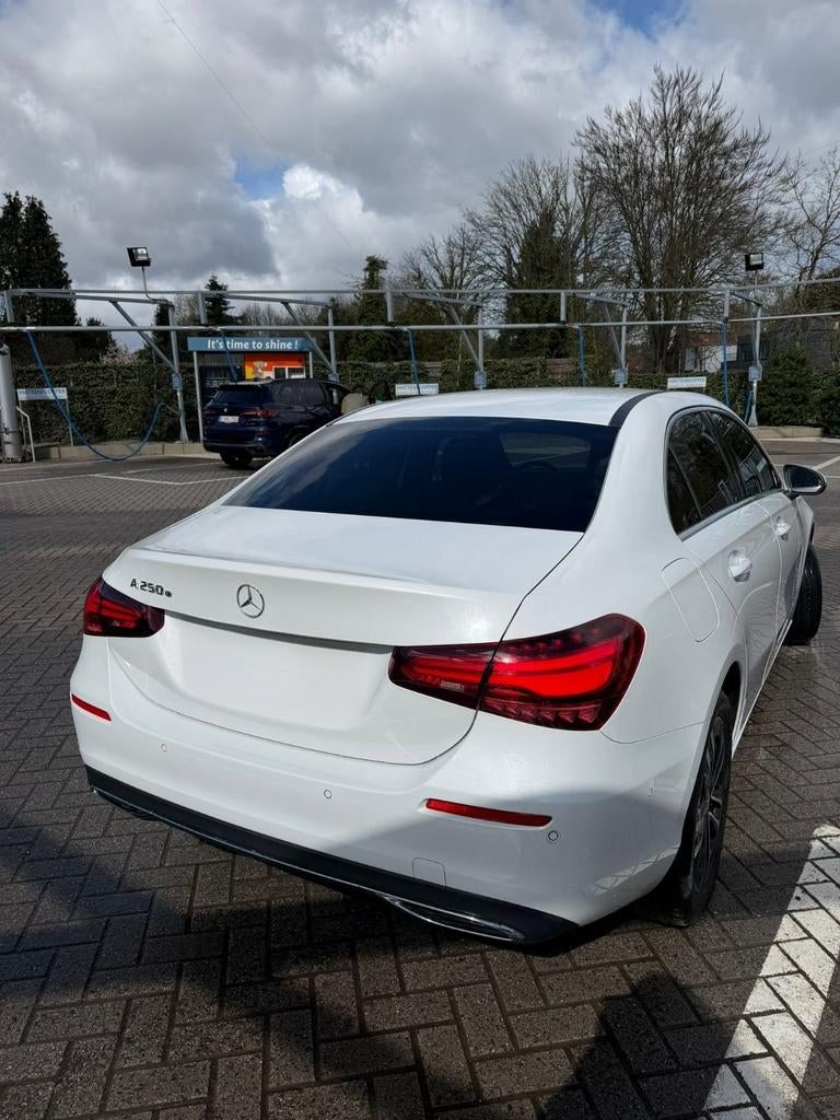 Mercedes A250e Berline Business Line 2025, Auto's, Automaat, USB, Leder en Stof, Wit
