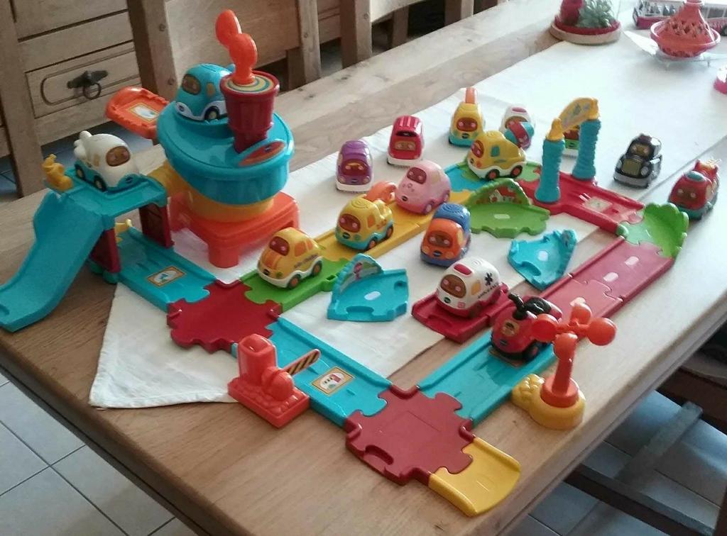 TUTUTE BOLIDE AÉROPORT INTERACTIF., Enfants & Bébés, Jouets | Vtech, Comme neuf, Enlèvement