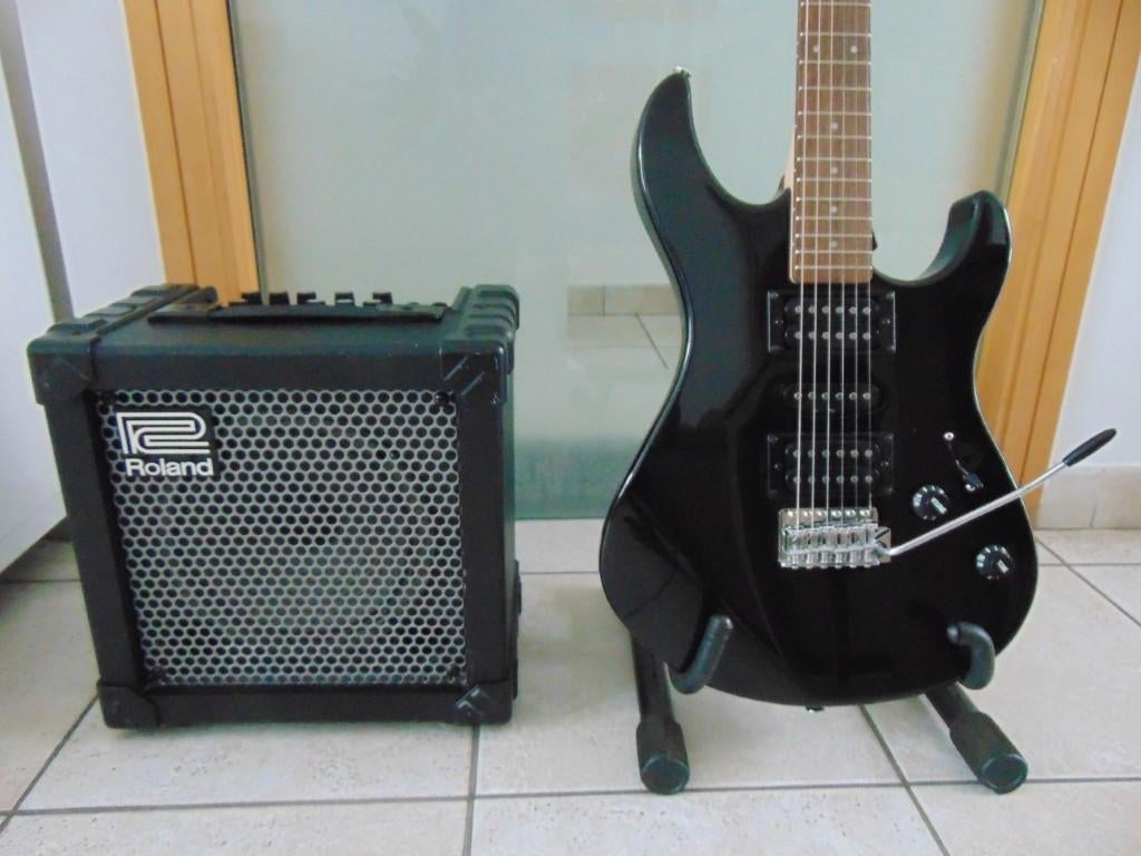 Gitaar Yamaha ERG121C , Nieuw + Versterker roland cube 20X ., Musique & Instruments, Musiques & Instruments Autre, Enlèvement
