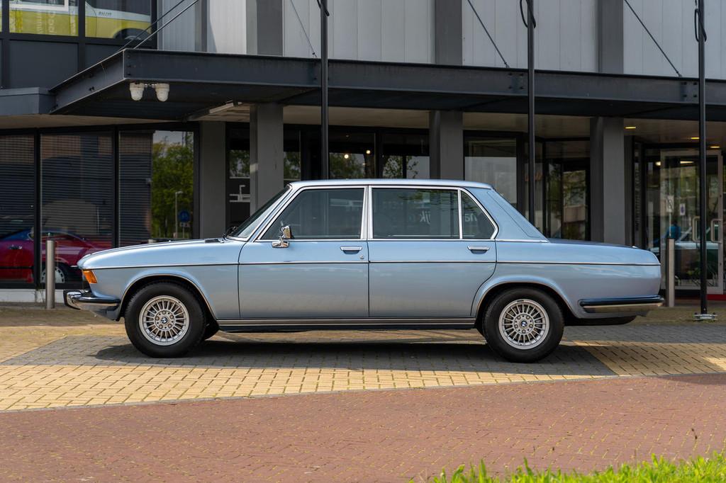 BMW E3 3.0 Li (bj 1977, automaat), Automaat, 4 deurs, 179 pk, Blauw