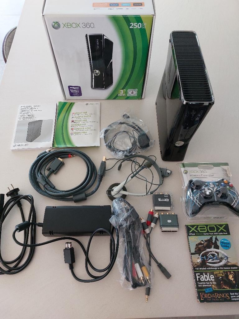 Xbox 360 + 4 controllers + games, Games en Spelcomputers, Ophalen, Zo goed als nieuw