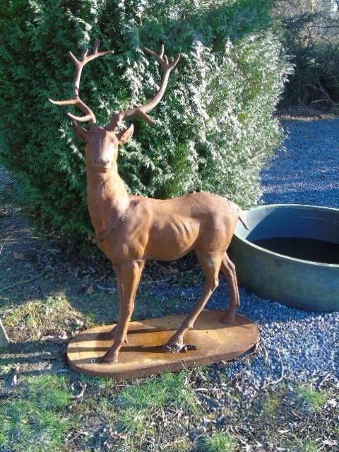 grand cerf debout en fonte pat rouillé, voir photos, Jardin & Terrasse, Enlèvement, Neuf, Métal, Animal