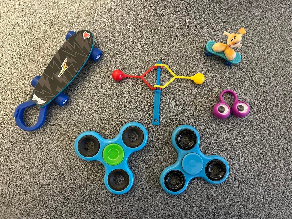 2 fidget spinners + andere speeltjes, Ophalen of Verzenden