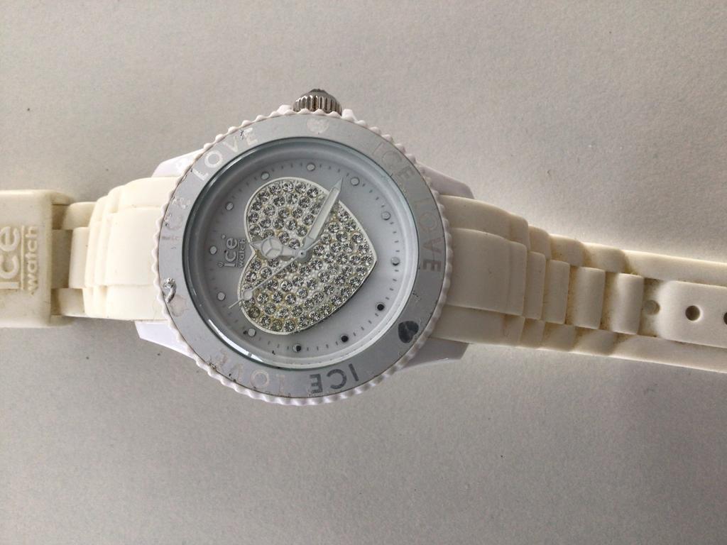 2 montres Ice Watch Love Collection rouge et blanche, Enlèvement ou Envoi, Comme neuf