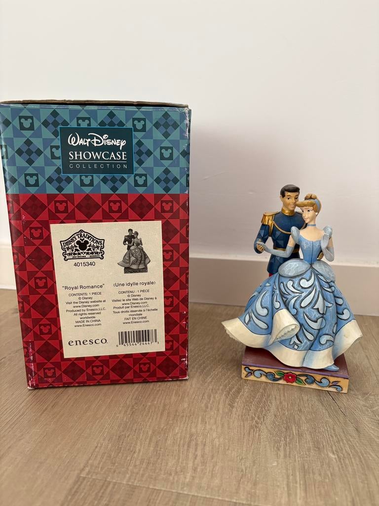 Disney traditions: assepoester en prins, Ophalen of Verzenden, Zo goed als nieuw
