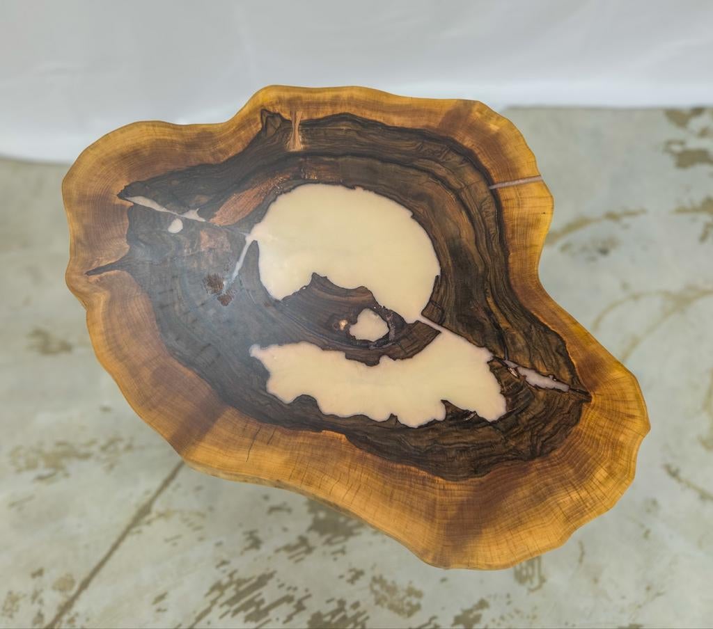 Nature's Masterpiece - Table basse unique en noyer et époxy, Neuf, Autres essences de bois, Moins de 50 cm, Rustiek