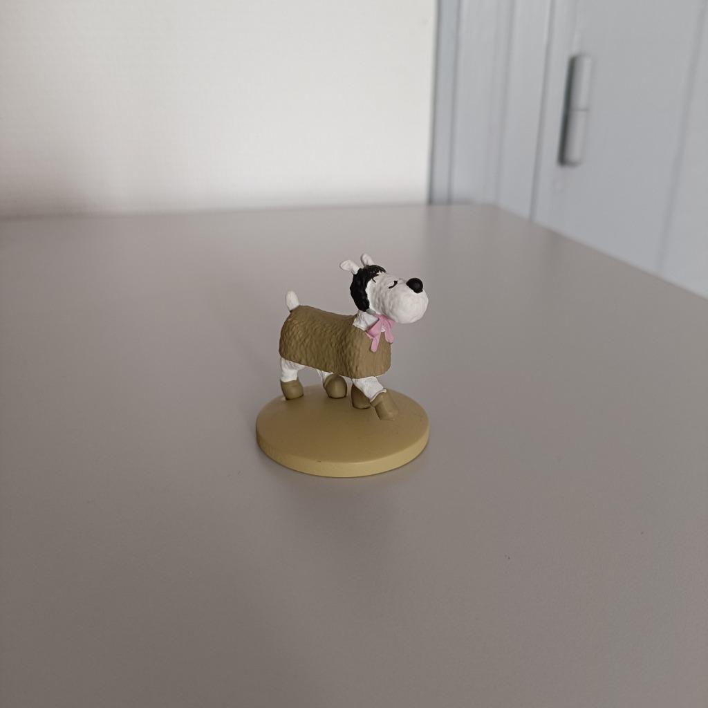 Figurine Tintin : n61 Milou en manteau de fourrure, Enlèvement ou Envoi, Tintin, Comme neuf, Statue ou Figurine