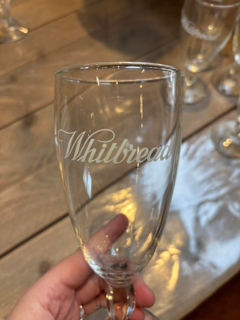 vintage Whitbread bierglazen op voet, Ophalen, Zo goed als nieuw