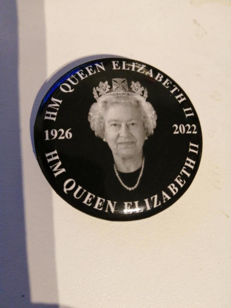 Bouton Elisabeth II, Enlèvement ou Envoi