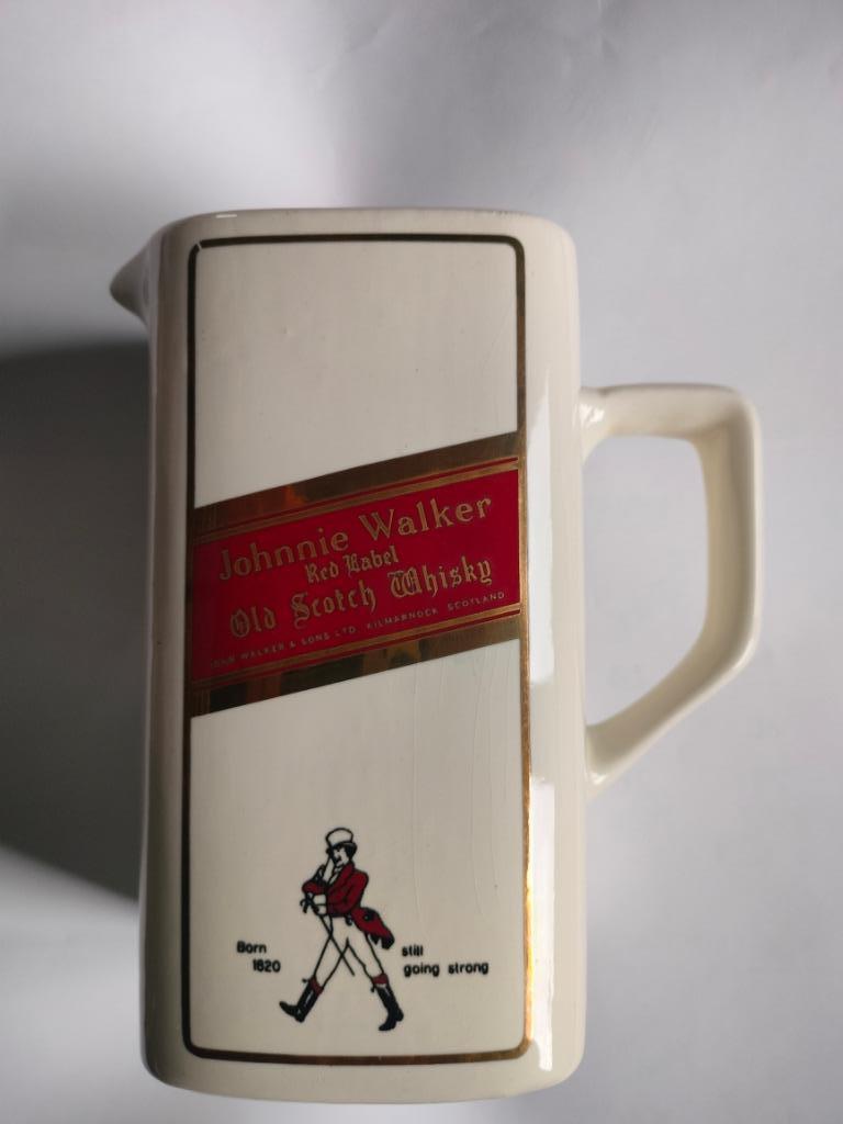 céramique Johnnie Walker, carafe E.Piola Sesia en Italie, Collections, Enlèvement ou Envoi, Comme neuf, Autres types