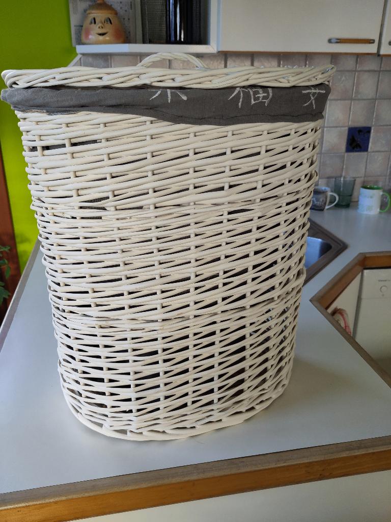 Rieten was mand, Ophalen, Zo goed als nieuw, Wit