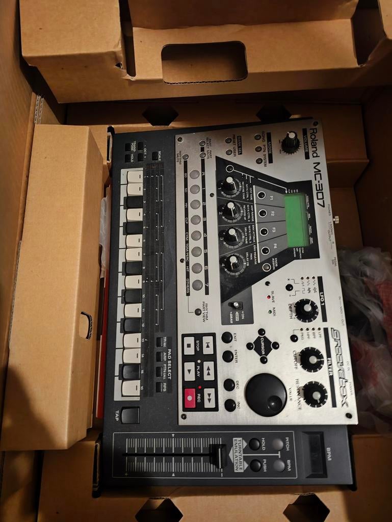 Roland MC-307 Groovebox. , Musique & Instruments, Enlèvement