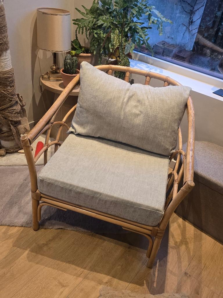 Rotan stoel met maat gemaakte kussen, Huis en Inrichting, Fauteuils, Ophalen, Zo goed als nieuw, Hout