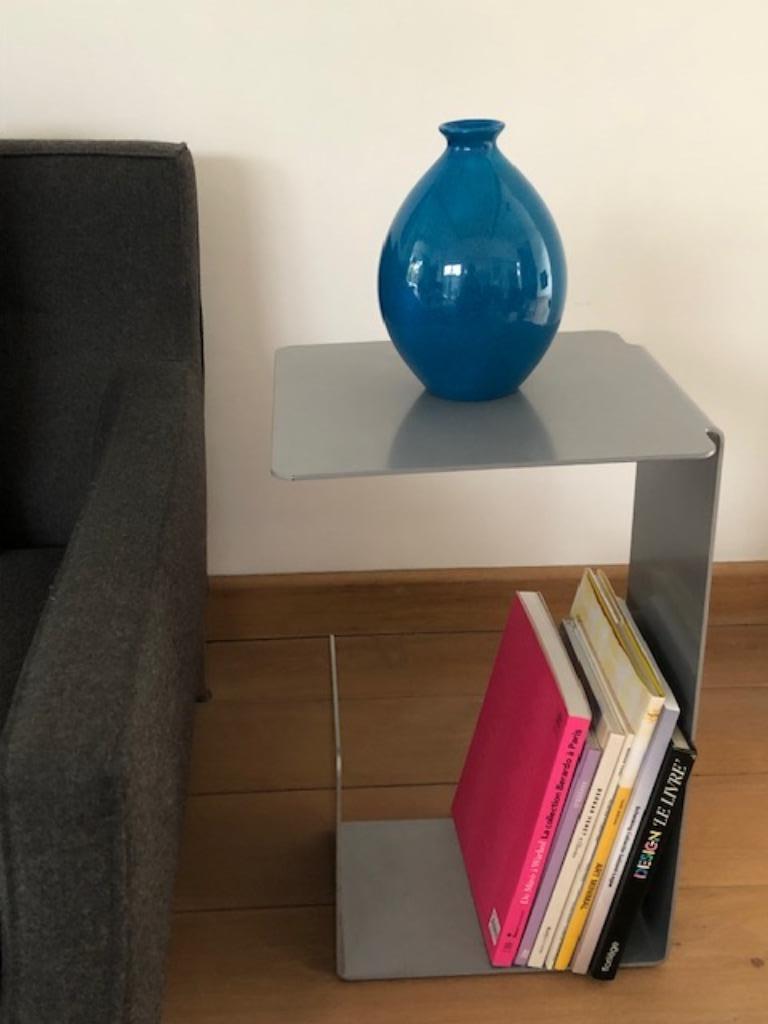 Petite table moderniste, fin des années 70, Enlèvement