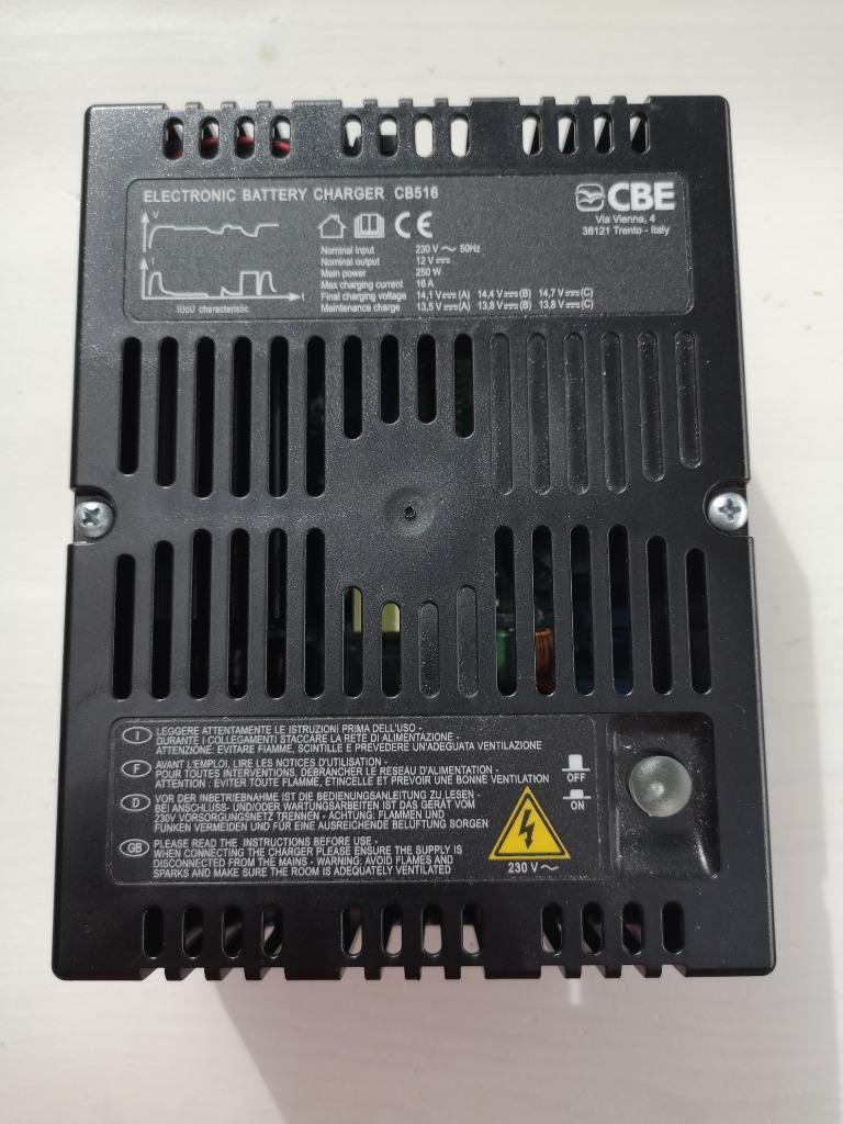 Chargeur de batterie électronique CBE, Caravanes & Camping, Enlèvement ou Envoi, Comme neuf
