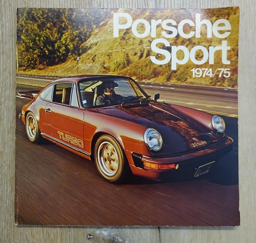 Livre Porsche Sport 1974/75 de Joe Rusz, Livres, Autos | Livres, Utilisé, Porsche, Enlèvement ou Envoi